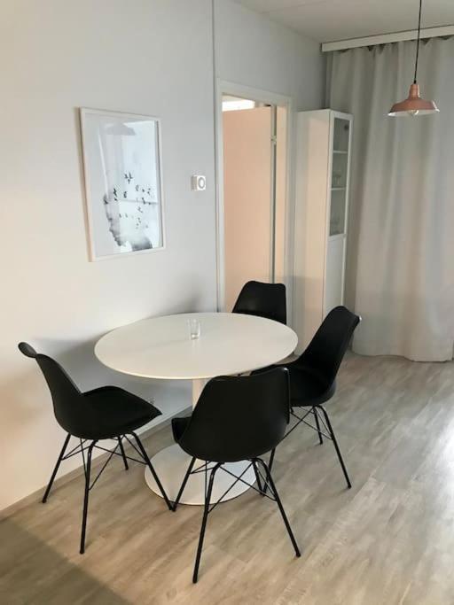 Apartment Kaksio Jaervinaekymaellae - Two Flat By The